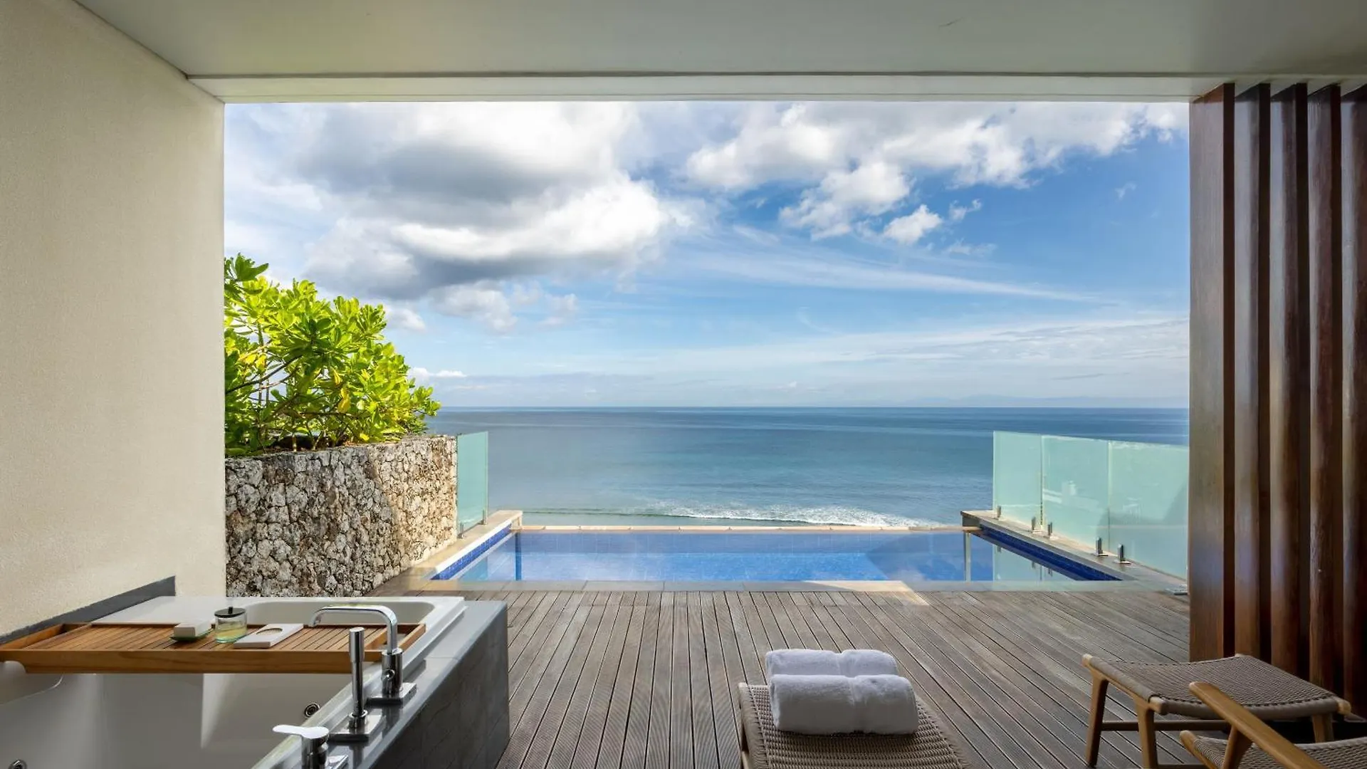 *****  Anantara Uluwatu Bali Resort Indonesia